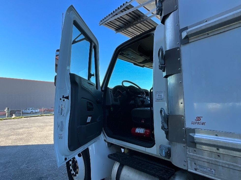 Refrigerated Truck-Light and Medium Duty Trucks-International-2019-4300-Tampa-FL-54,676\n\t\tmiles-$ 63,750 - Image 16