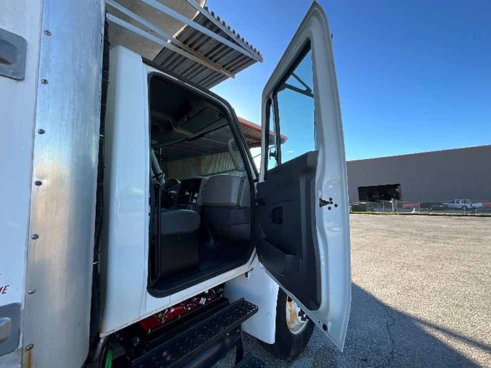 Refrigerated Truck-Light and Medium Duty Trucks-International-2019-4300-Tampa-FL-54,676\n\t\tmiles-$ 63,750 - Image 20