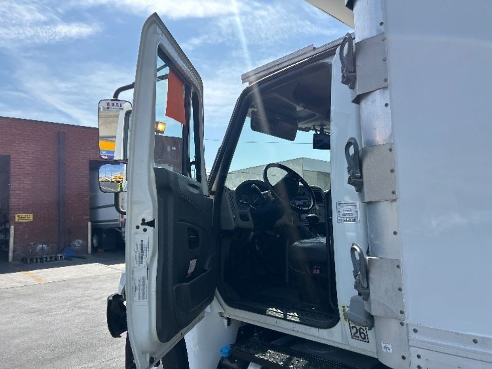 Refrigerated Truck-Light and Medium Duty Trucks-International-2019-4300-Torrance-CA-153,745\n\t\tmiles-$ 62,000 - Image 16