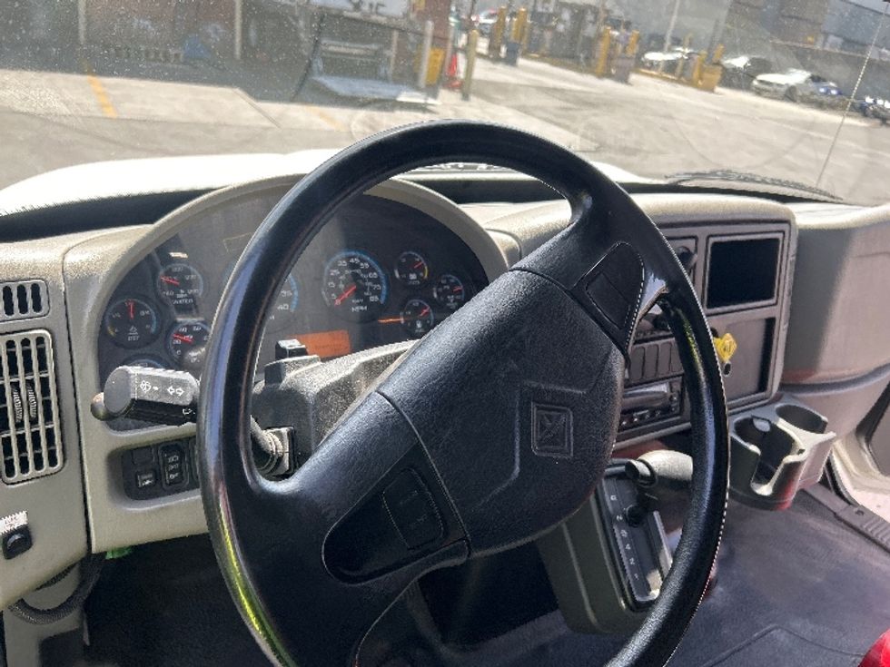 Refrigerated Truck-Light and Medium Duty Trucks-International-2019-4300-Torrance-CA-153,745\n\t\tmiles-$ 62,000 - Image 17