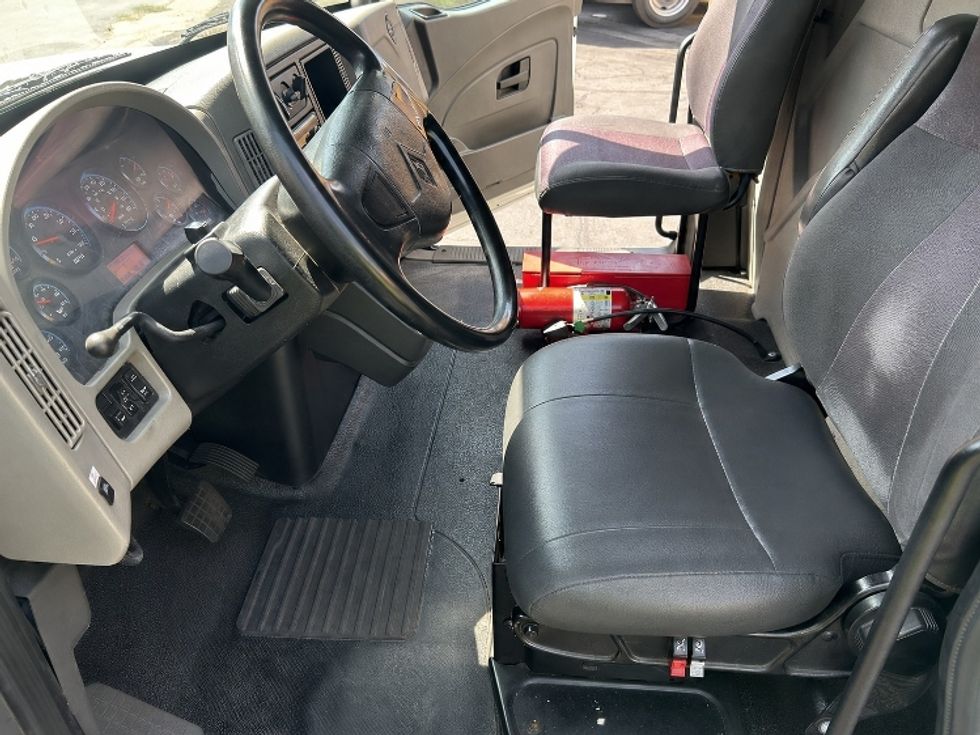 Refrigerated Truck-Light and Medium Duty Trucks-International-2019-4300-Torrance-CA-153,745\n\t\tmiles-$ 62,000 - Image 19