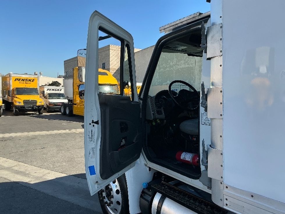 Refrigerated Truck-Light and Medium Duty Trucks-International-2019-4300-Torrance-CA-228,141\n\t\tmiles-$ 46,750 - Image 16