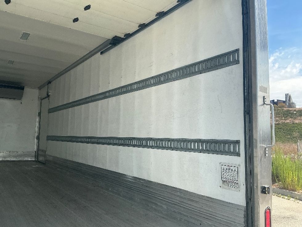 Refrigerated Truck-Light and Medium Duty Trucks-International-2019-4300-Torrance-CA-237,902\n\t\tmiles-$ 47,250 - Image 11