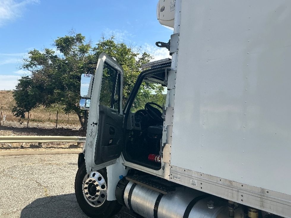 Refrigerated Truck-Light and Medium Duty Trucks-International-2019-4300-Torrance-CA-237,902\n\t\tmiles-$ 47,250 - Image 15