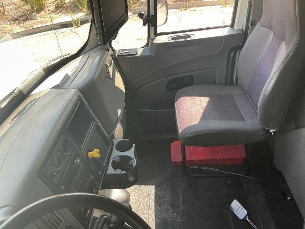 Refrigerated Truck-Light and Medium Duty Trucks-International-2019-4300-Torrance-CA-237,902\n\t\tmiles-$ 47,250 - Image 17