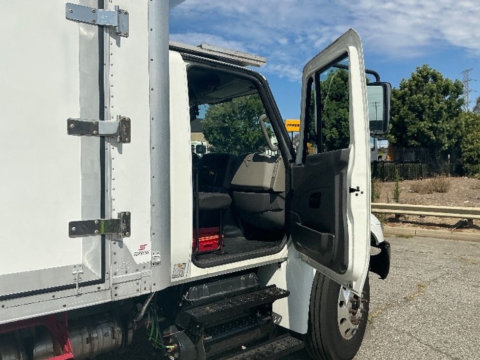 Refrigerated Truck-Light and Medium Duty Trucks-International-2019-4300-Torrance-CA-237,902\n\t\tmiles-$ 47,250 - Image 18