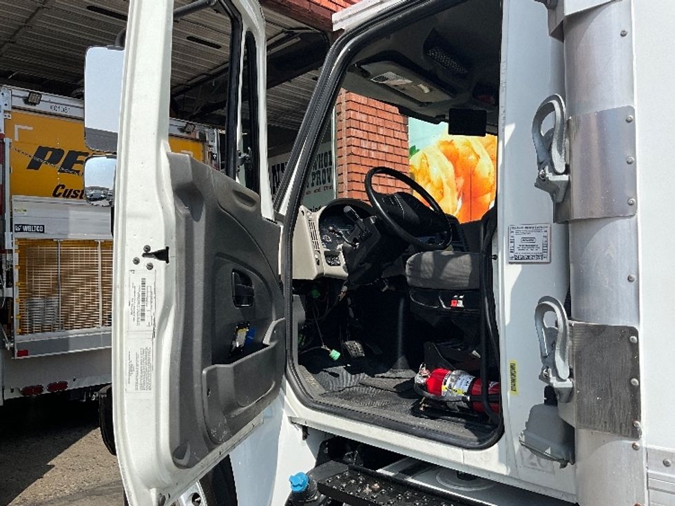 Refrigerated Truck-Light and Medium Duty Trucks-International-2019-4300-Torrance-CA-256,104\n\t\tmiles-$ 43,000 - Image 16