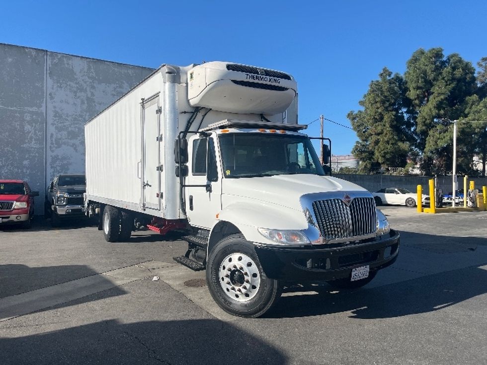 Refrigerated Truck-Light and Medium Duty Trucks-International-2019-4300-Torrance-CA-355,147\n\t\tmiles-$ 26,750 - Image 1