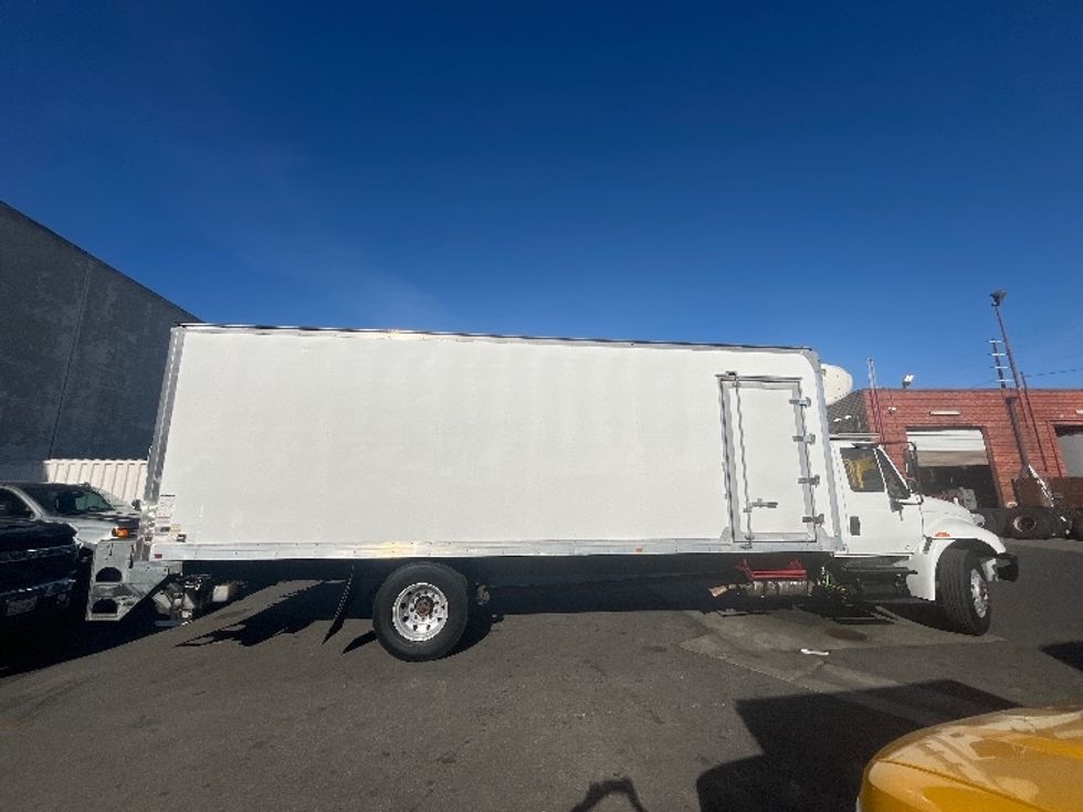 Refrigerated Truck-Light and Medium Duty Trucks-International-2019-4300-Torrance-CA-355,147\n\t\tmiles-$ 26,750 - Image 15