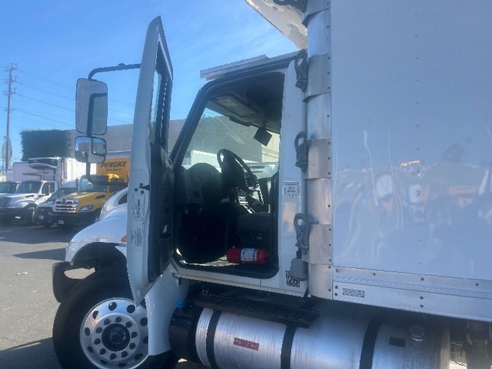 Refrigerated Truck-Light and Medium Duty Trucks-International-2019-4300-Torrance-CA-355,147\n\t\tmiles-$ 26,750 - Image 17