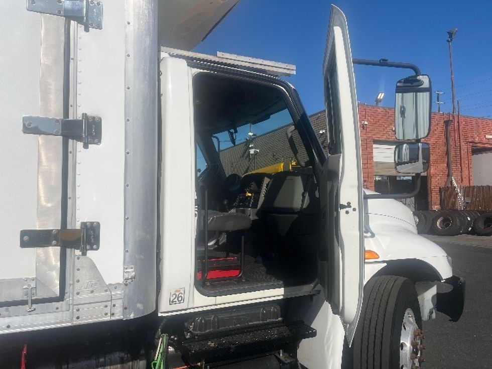 Refrigerated Truck-Light and Medium Duty Trucks-International-2019-4300-Torrance-CA-355,147\n\t\tmiles-$ 26,750 - Image 20