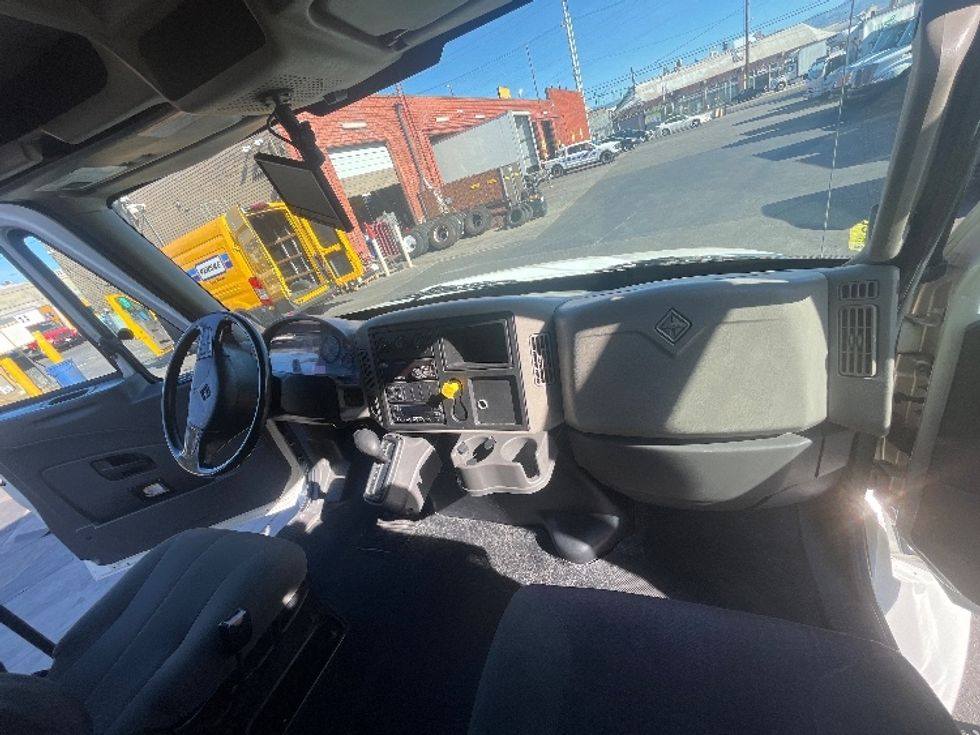 Refrigerated Truck-Light and Medium Duty Trucks-International-2019-4300-Torrance-CA-355,147\n\t\tmiles-$ 26,750 - Image 21