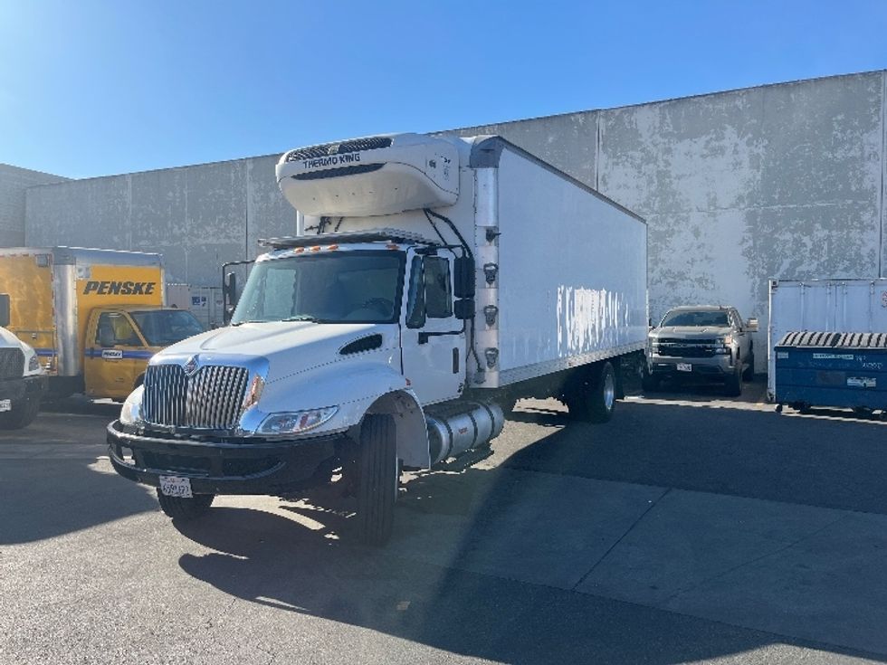 Refrigerated Truck-Light and Medium Duty Trucks-International-2019-4300-Torrance-CA-355,147\n\t\tmiles-$ 26,750 - Image 3