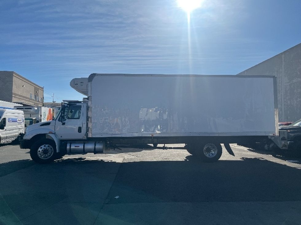 Refrigerated Truck-Light and Medium Duty Trucks-International-2019-4300-Torrance-CA-355,147\n\t\tmiles-$ 26,750 - Image 4