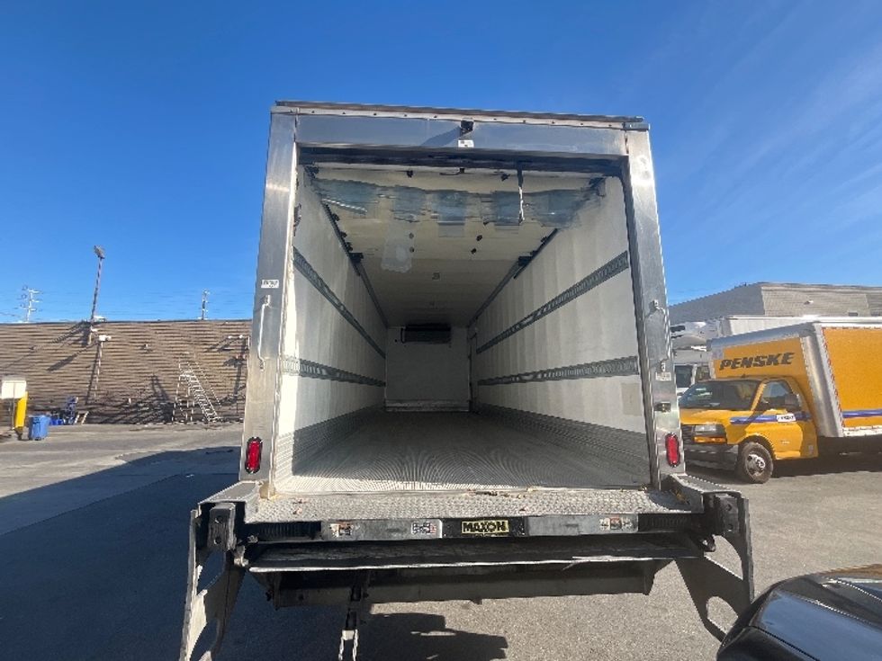 Refrigerated Truck-Light and Medium Duty Trucks-International-2019-4300-Torrance-CA-355,147\n\t\tmiles-$ 26,750 - Image 8