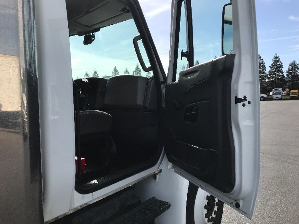 Refrigerated Truck-Light and Medium Duty Trucks-International-2019-4300-West Sacramento-CA-192,894\n\t\tmiles-$ 41,250 - Image 20