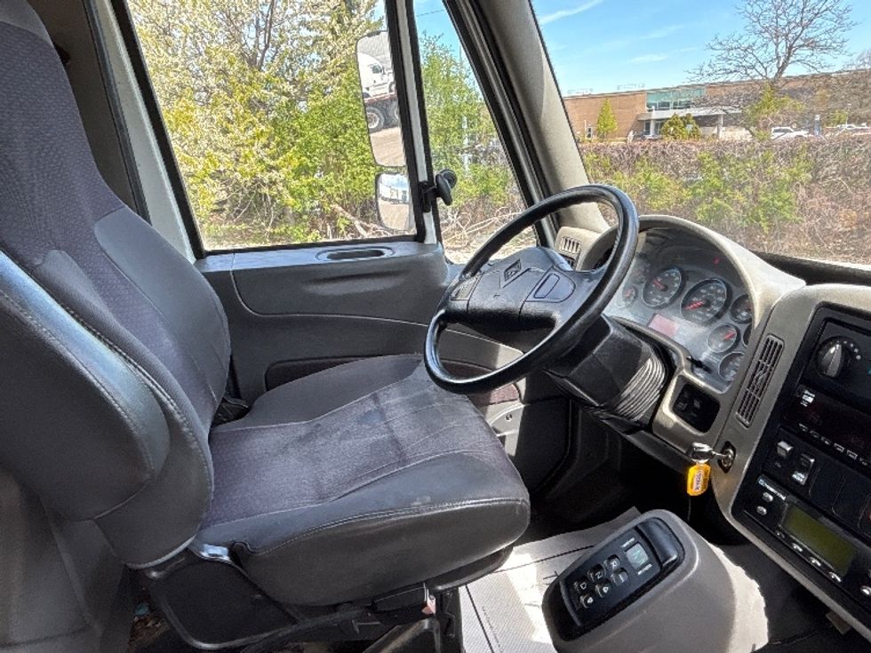 Refrigerated Truck-Light and Medium Duty Trucks-International-2019-4400-Mississauga-ON-146,813\n\t\tkm-$ 93,250 - Image 21