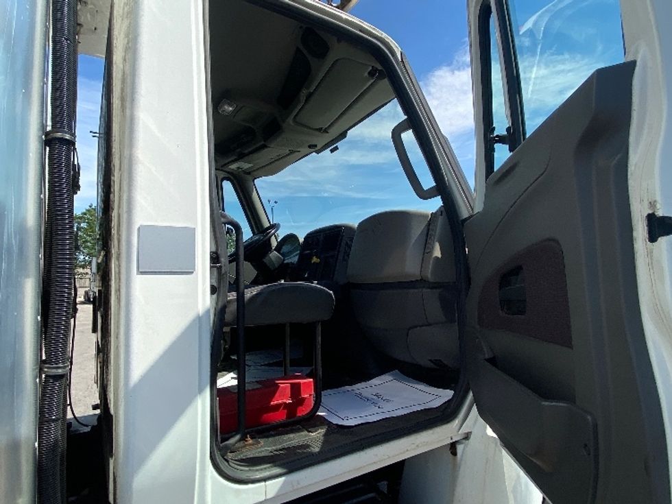 Refrigerated Truck-Light and Medium Duty Trucks-International-2019-4400-Mississauga-ON-176,985\n\t\tkm-$ 95,750 - Image 20