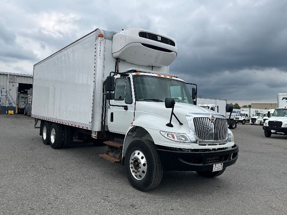 Refrigerated Truck-Light and Medium Duty Trucks-International-2019-4400-Ottawa-ON-211,434\n\t\tkm-$ 87,500 - Image 1