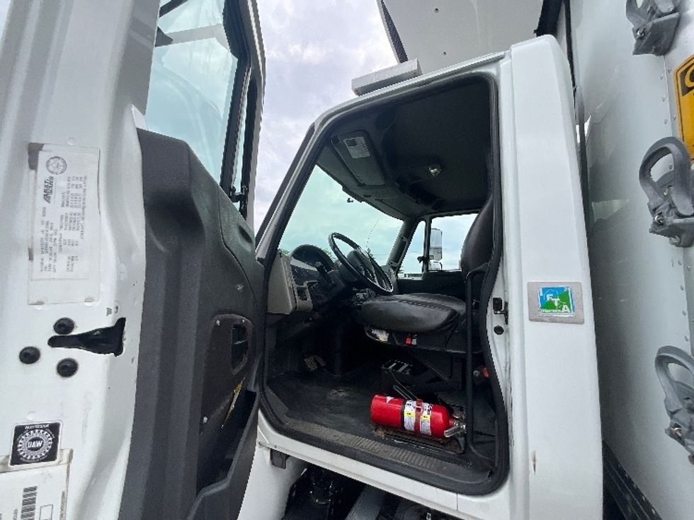 Refrigerated Truck-Light and Medium Duty Trucks-International-2019-4400-Ottawa-ON-211,434\n\t\tkm-$ 87,500 - Image 15