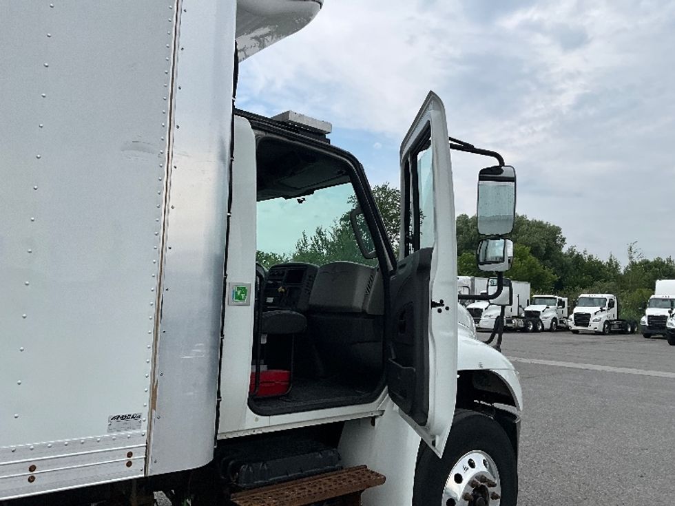 Refrigerated Truck-Light and Medium Duty Trucks-International-2019-4400-Ottawa-ON-220,649\n\t\tkm-$ 81,750 - Image 19