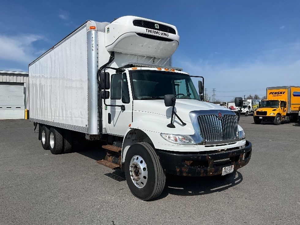 Refrigerated Truck-Light and Medium Duty Trucks-International-2019-4400-Ottawa-ON-225,013\n\t\tkm-$ 85,000 - Image 1