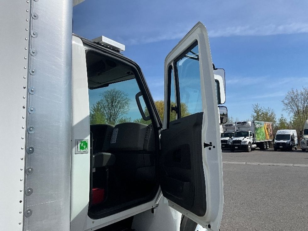 Refrigerated Truck-Light and Medium Duty Trucks-International-2019-4400-Ottawa-ON-225,013\n\t\tkm-$ 85,000 - Image 19
