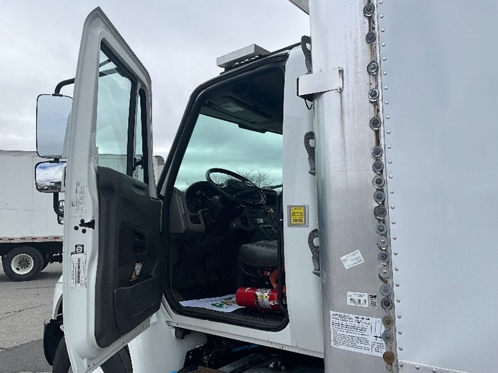 Refrigerated Truck-Light and Medium Duty Trucks-International-2019-4400-Ottawa-ON-239,611\n\t\tkm-$ 80,500 - Image 11