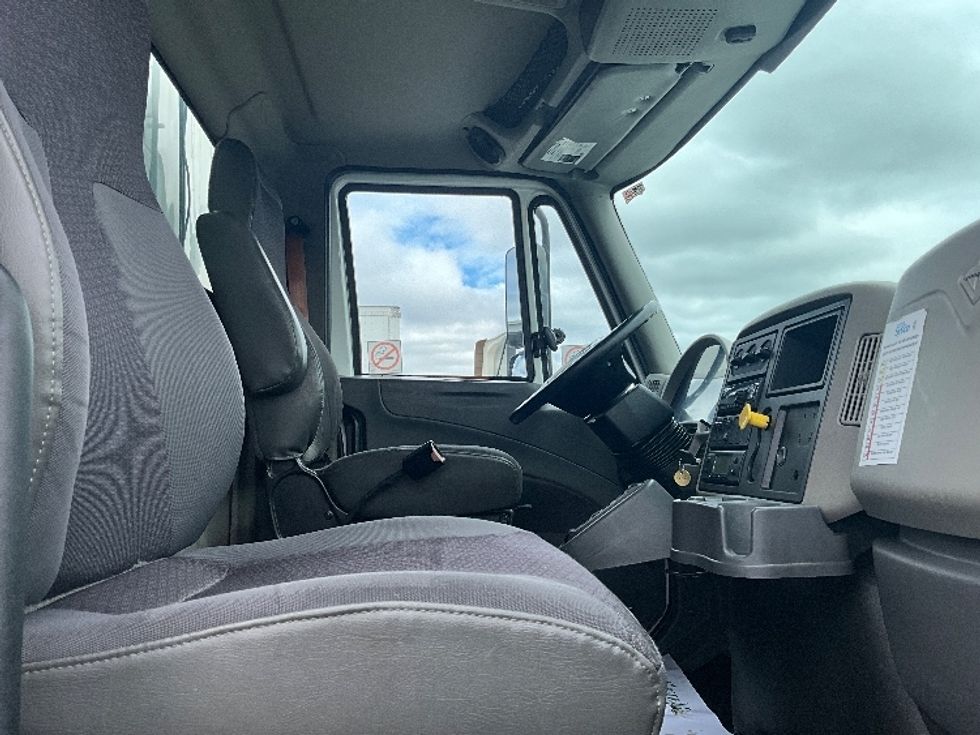 Refrigerated Truck-Light and Medium Duty Trucks-International-2019-4400-Ottawa-ON-239,611\n\t\tkm-$ 80,500 - Image 17