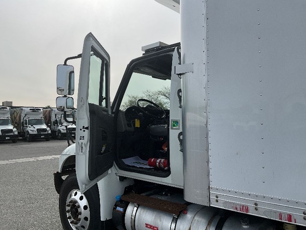 Refrigerated Truck-Light and Medium Duty Trucks-International-2019-4400-Ottawa-ON-244,397\n\t\tkm-$ 80,750 - Image 16
