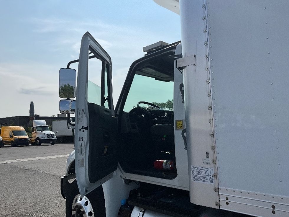 Refrigerated Truck-Light and Medium Duty Trucks-International-2019-4400-Ottawa-ON-245,951\n\t\tkm-$ 86,250 - Image 16