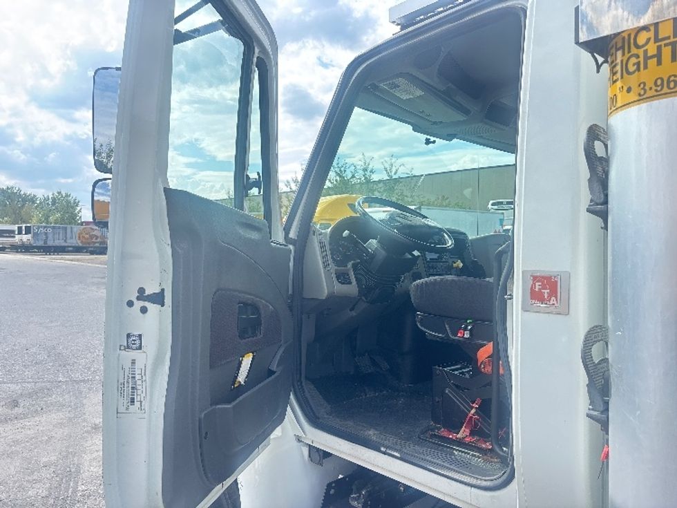 Refrigerated Truck-Light and Medium Duty Trucks-International-2019-4400-Ottawa-ON-290,603\n\t\tkm-$ 81,750 - Image 16