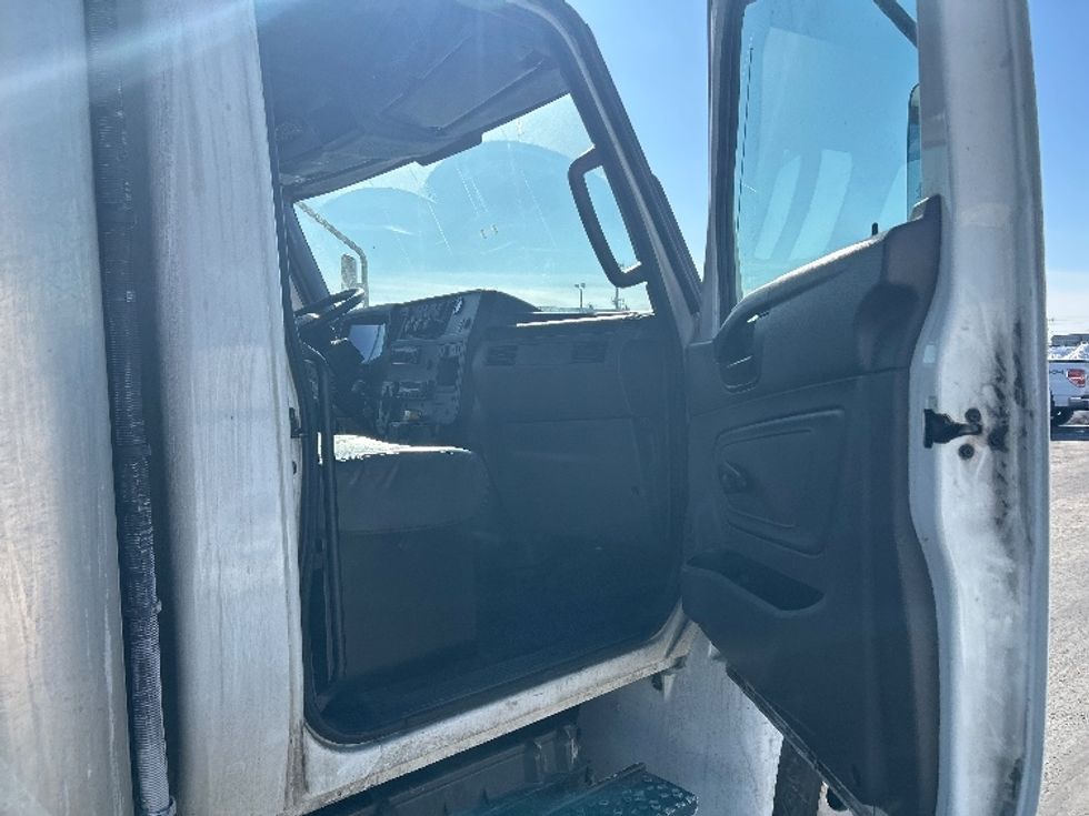 Refrigerated Truck-Light and Medium Duty Trucks-International-2019-MV607-Allentown-PA-276,161\n\t\tmiles-$ 33,500 - Image 20