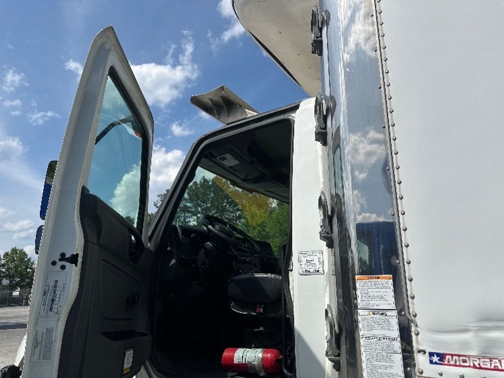 Refrigerated Truck-Light and Medium Duty Trucks-International-2019-MV607-Atlanta-GA-276,598\n\t\tmiles-$ 37,250 - Image 16