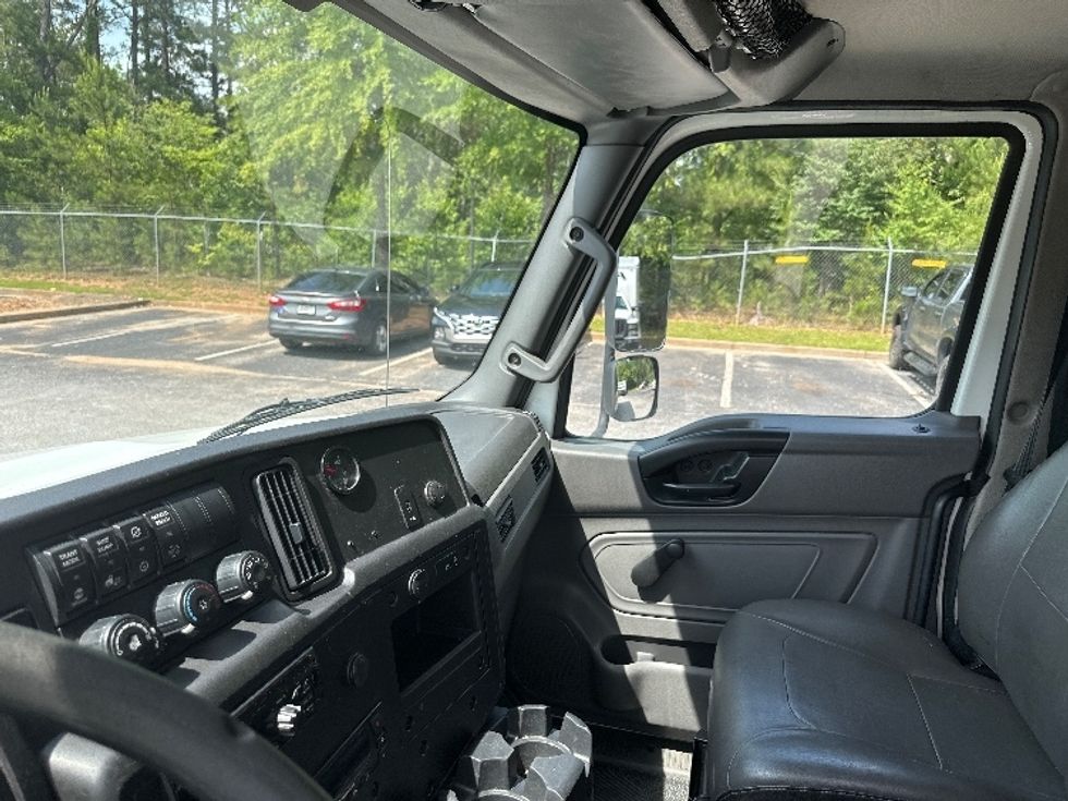 Refrigerated Truck-Light and Medium Duty Trucks-International-2019-MV607-Atlanta-GA-276,598\n\t\tmiles-$ 37,250 - Image 19