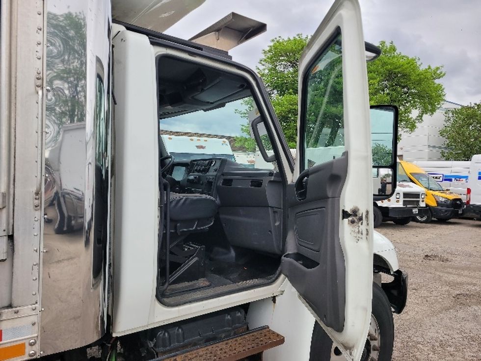 Refrigerated Truck-Light and Medium Duty Trucks-International-2019-MV607-Chicago (Melrose Park)-IL-128,280\n\t\tmiles-$ 54,000 - Image 20