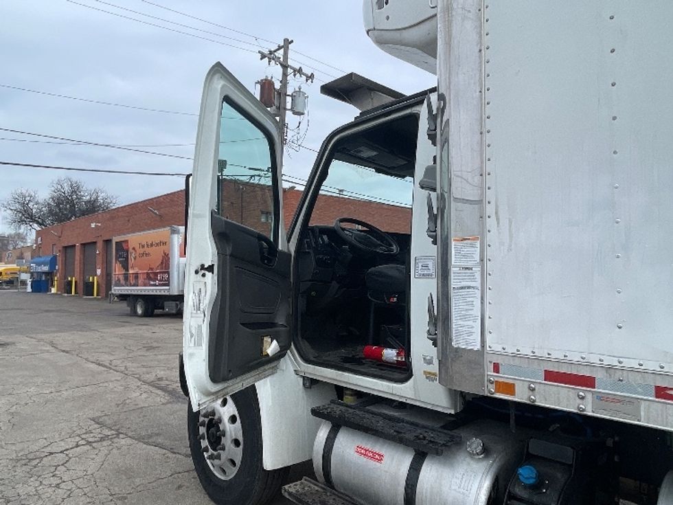 Refrigerated Truck-Light and Medium Duty Trucks-International-2019-MV607-Chicago (Melrose Park)-IL-185,374\n\t\tmiles-$ 49,250 - Image 16