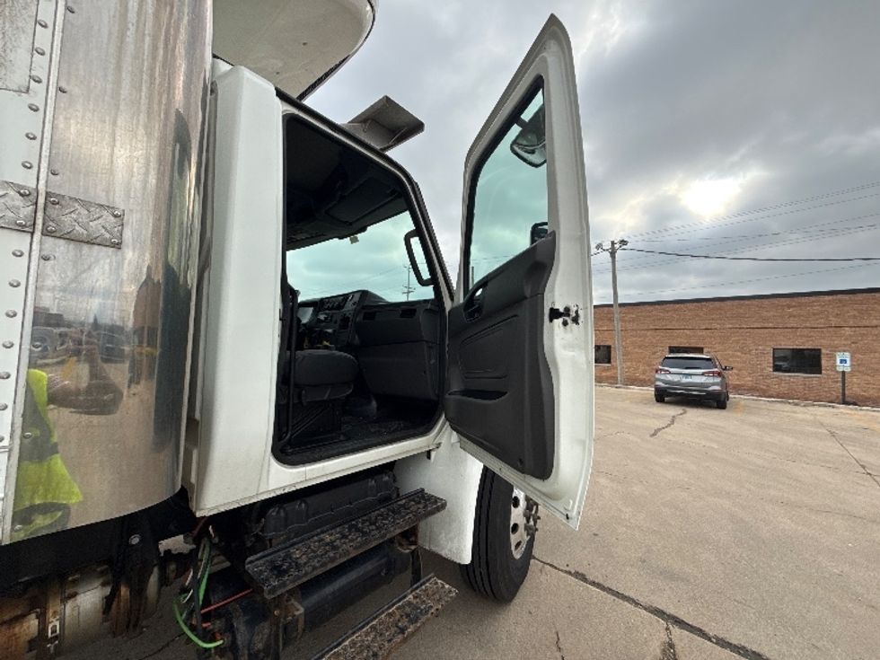 Refrigerated Truck-Light and Medium Duty Trucks-International-2019-MV607-Chicago (Melrose Park)-IL-186,784\n\t\tmiles-$ 50,250 - Image 20