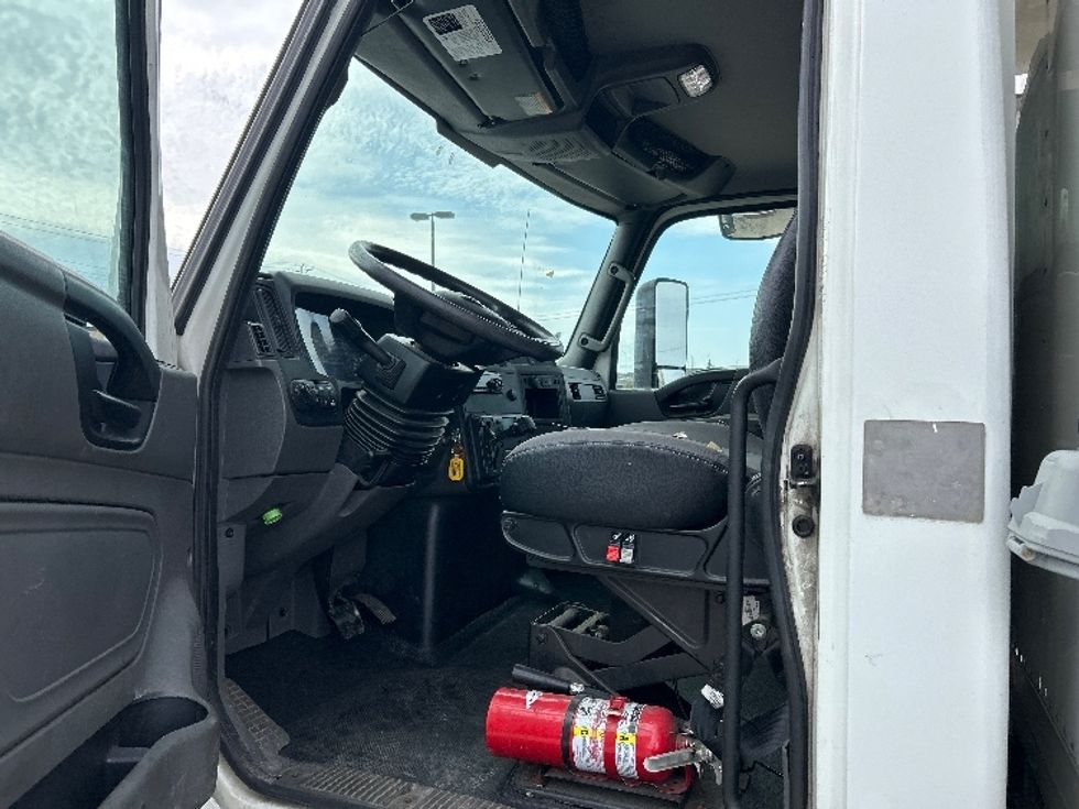 Refrigerated Truck-Light and Medium Duty Trucks-International-2019-MV607-La Porte-IN-200,582\n\t\tmiles-$ 44,000 - Image 16