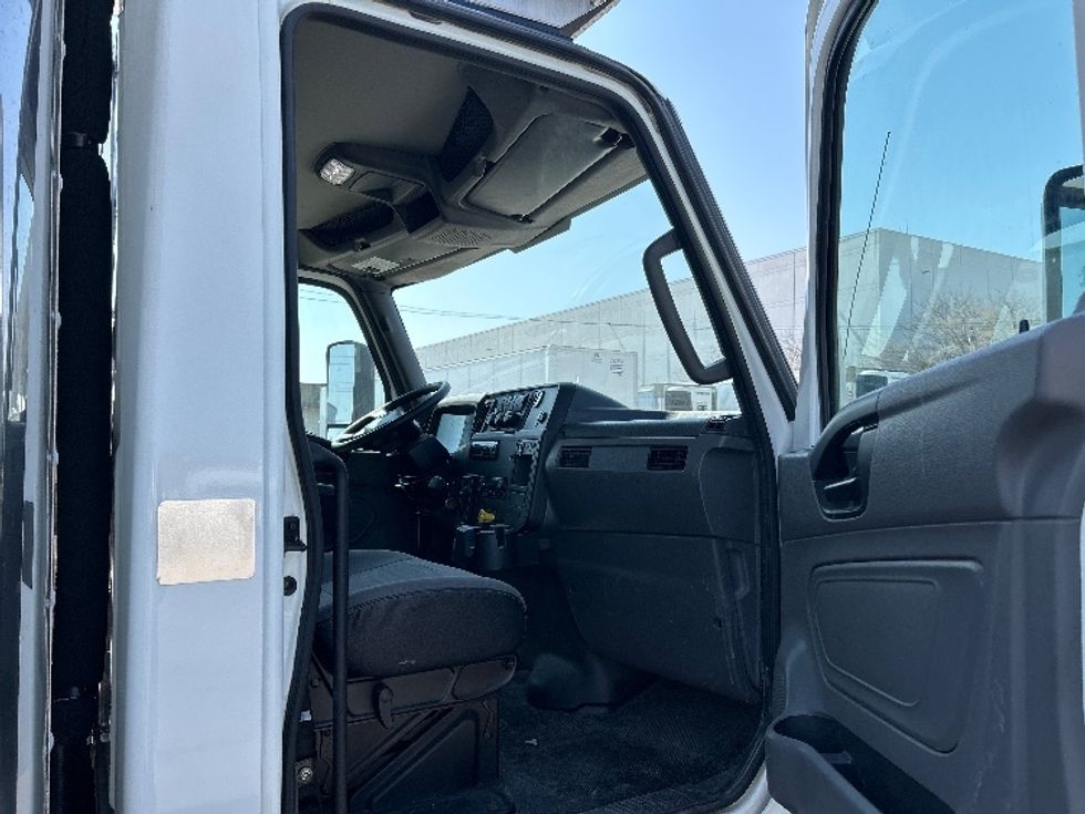 Refrigerated Truck-Light and Medium Duty Trucks-International-2019-MV607-La Porte-IN-201,835\n\t\tmiles-$ 38,500 - Image 17