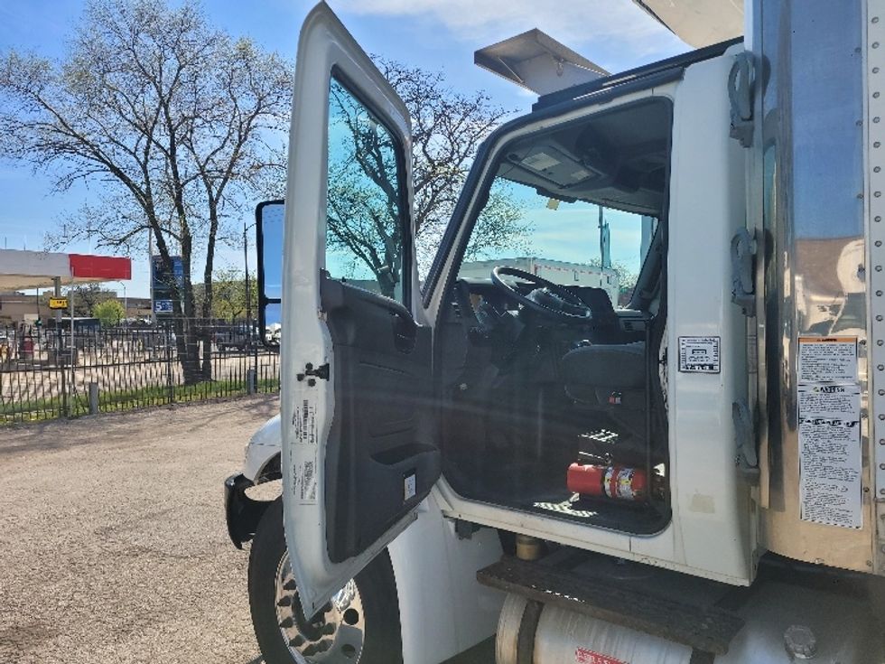 Refrigerated Truck-Light and Medium Duty Trucks-International-2019-MV607-La Porte-IN-258,329\n\t\tmiles-$ 33,750 - Image 16