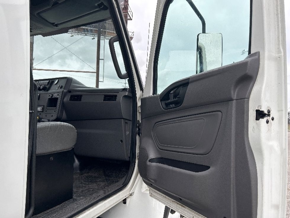 Refrigerated Truck-Light and Medium Duty Trucks-International-2019-MV607-Torrance-CA-46,385\n\t\tmiles-$ 65,250 - Image 20