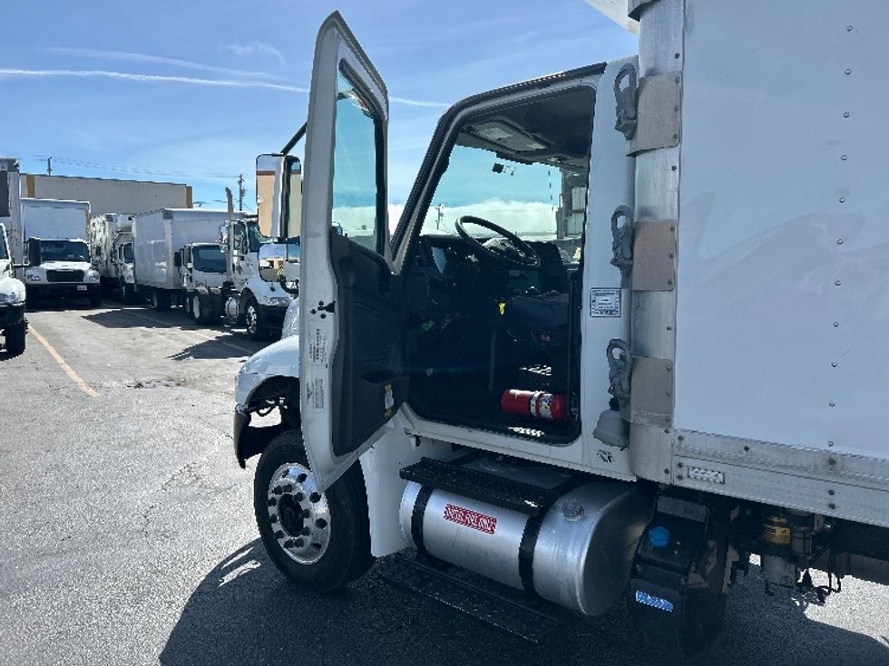 Refrigerated Truck-Light and Medium Duty Trucks-International-2019-MV607-West Sacramento-CA-125,748\n\t\tmiles-$ 47,250 - Image 15