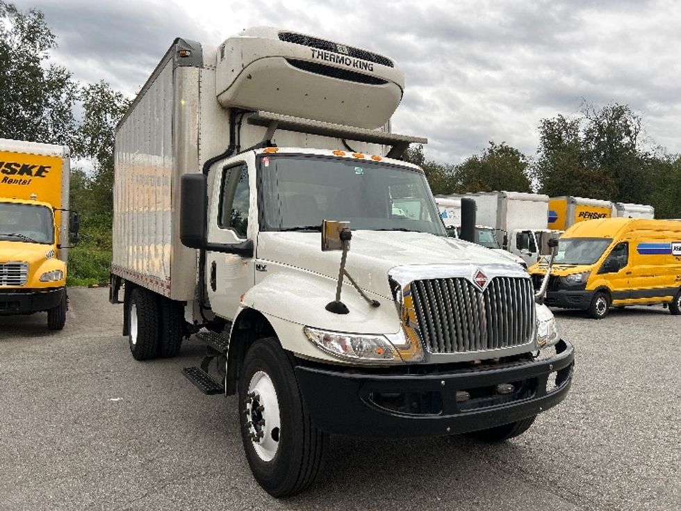 Refrigerated Truck-Light and Medium Duty Trucks-International-2020-MV607-Abbotsford-BC-187,109\n\t\tkm-$ 53,000 - Image 1