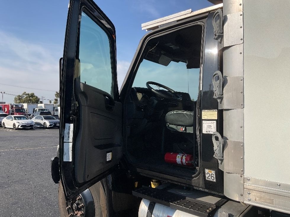 Refrigerated Truck-Light and Medium Duty Trucks-International-2020-MV607-Anaheim-CA-92,558\n\t\tmiles-$ 62,250 - Image 16