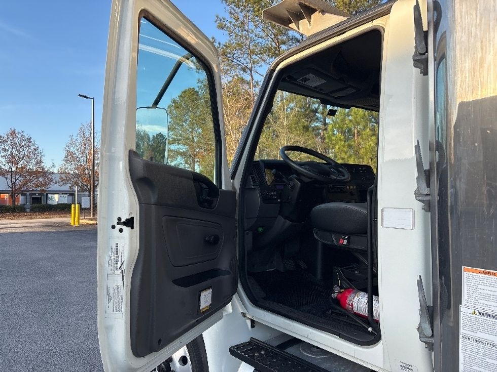 Refrigerated Truck-Light and Medium Duty Trucks-International-2020-MV607-Atlanta-GA-253,608\n\t\tmiles-$ 40,500 - Image 16