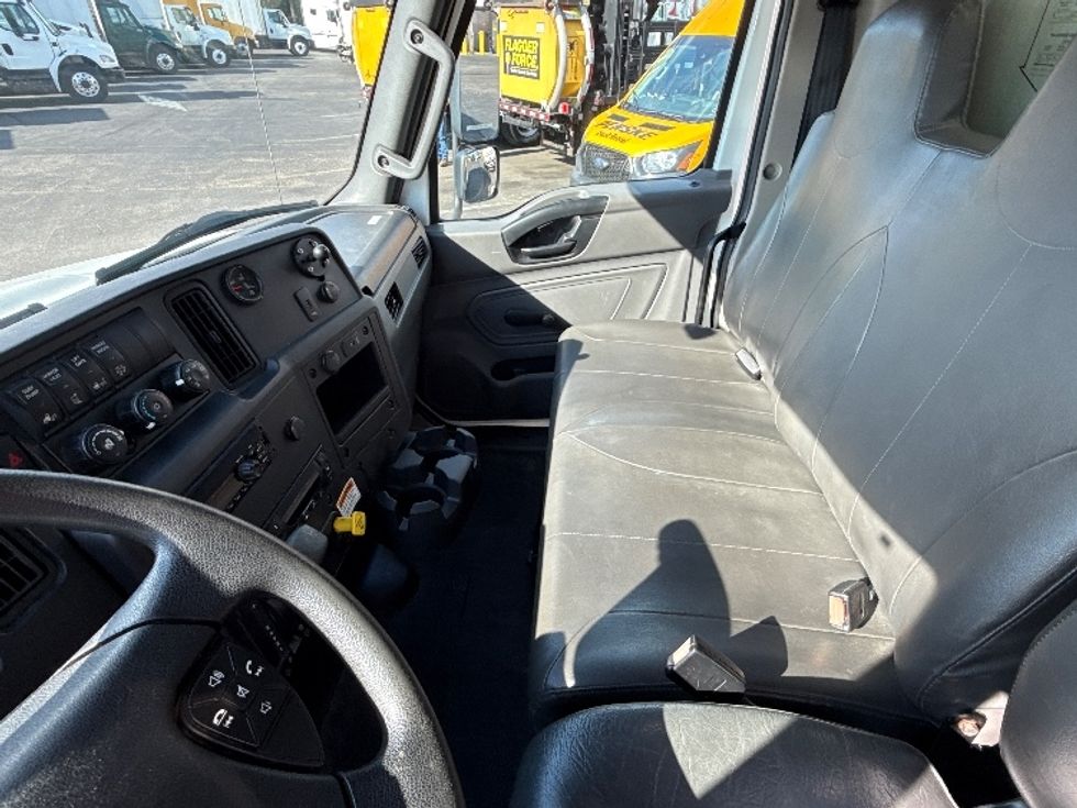 Refrigerated Truck-Light and Medium Duty Trucks-International-2020-MV607-Baltimore-MD-186,139\n\t\tmiles-$ 53,500 - Image 19