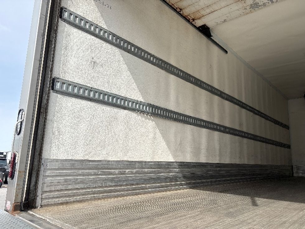 Refrigerated Truck-Light and Medium Duty Trucks-International-2020-MV607-Belleville-ON-256,350\n\t\tkm-$ 64,750 - Image 11