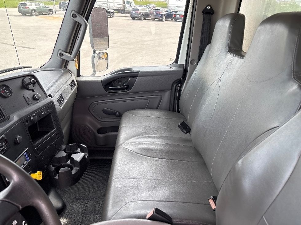 Refrigerated Truck-Light and Medium Duty Trucks-International-2020-MV607-Belleville-ON-256,350\n\t\tkm-$ 64,750 - Image 19