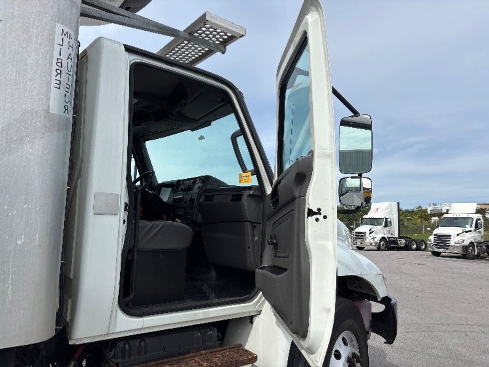Refrigerated Truck-Light and Medium Duty Trucks-International-2020-MV607-Belleville-ON-256,350\n\t\tkm-$ 64,750 - Image 20